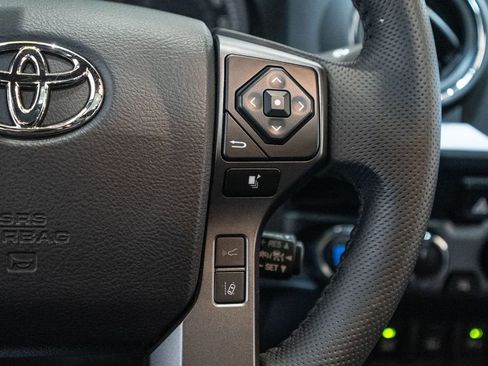 Certified 2023 Toyota Tacoma TRD Off-Road image 31