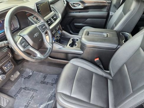 Used 2024 Chevrolet Tahoe Z71 w/ Luxury Package AWD/4WD image 3