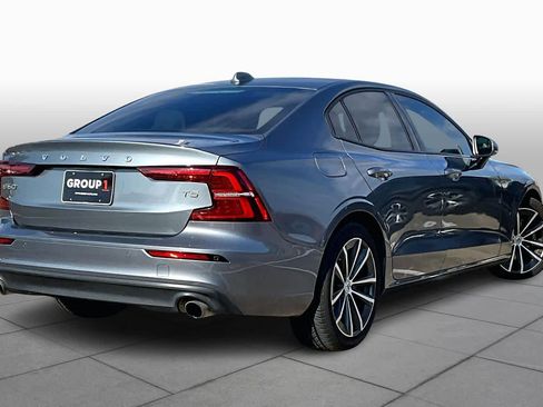Used 2021 Volvo S60 T5 Momentum image 12