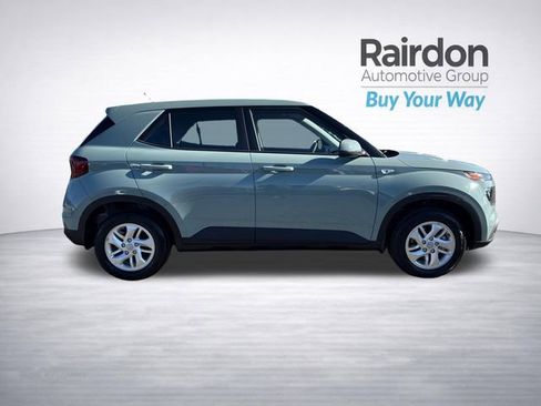 Used 2025 Hyundai Venue SE FWD image 14
