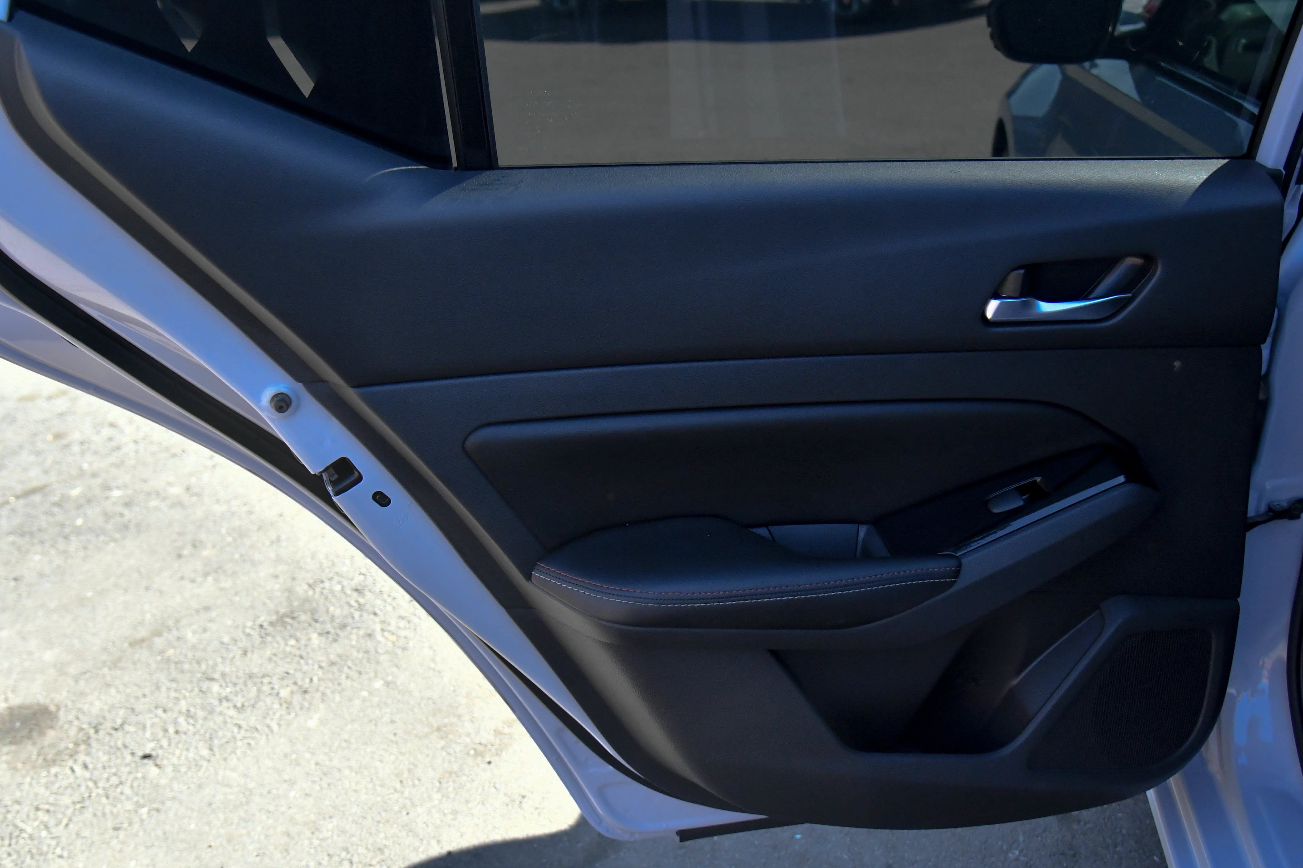 Used 2024 Nissan Altima 2.0 SR FWD image 41