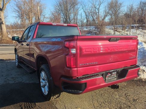 Used 2020 Chevrolet Silverado 1500 Custom w/ Custom Value Package image 4