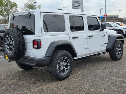 Used 2025 Jeep Wrangler Sport S image 5