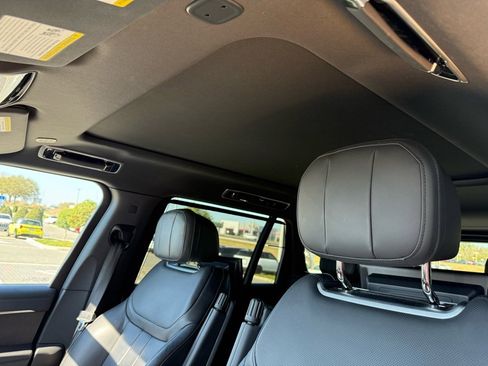 Used 2023 Land Rover Range Rover Long Wheelbase SE image 9