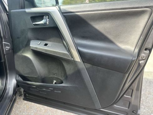 Used 2015 Toyota RAV4 Limited image 23