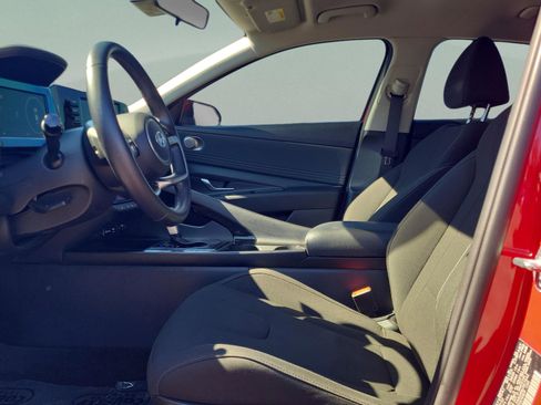 Used 2022 Hyundai Elantra SEL w/ Convenience Package image 18