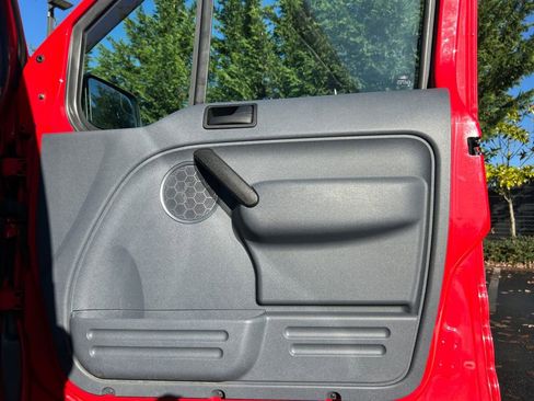 Used 2011 Ford Transit Connect XLT Premium image 25
