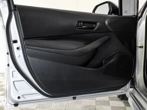 Used 2025 Toyota Corolla LE FWD image 40