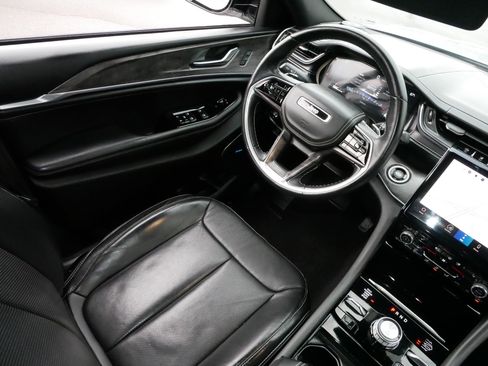 Used 2022 Jeep Grand Cherokee L Overland image 9