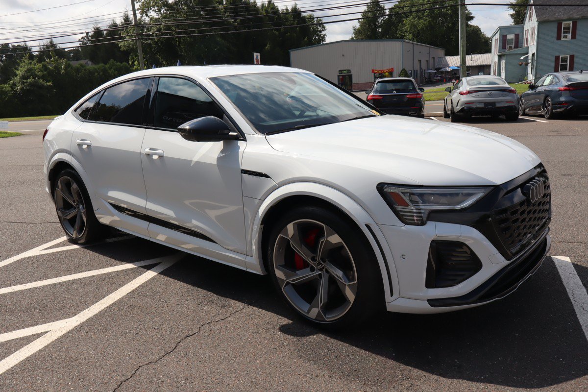 Used 2024 Audi SQ8 e-tron Prestige w/ Prestige Package AWD/4WD image 4