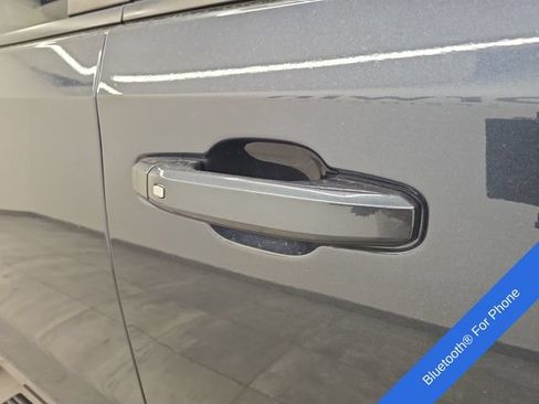 Used 2022 Chevrolet Silverado 1500 LT AWD/4WD image 8