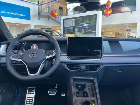 New 2026 Volkswagen Tiguan SE R-Line FWD image 48