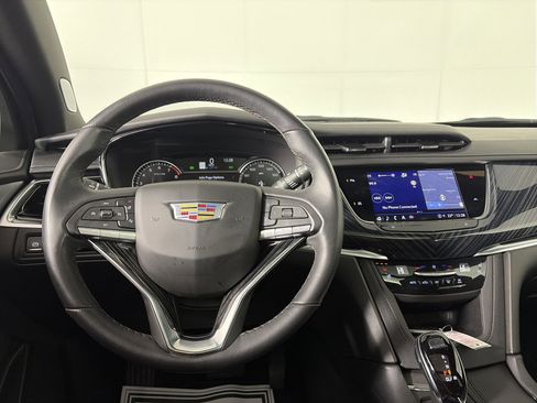 Certified 2025 Cadillac XT6 Premium Luxury image 9