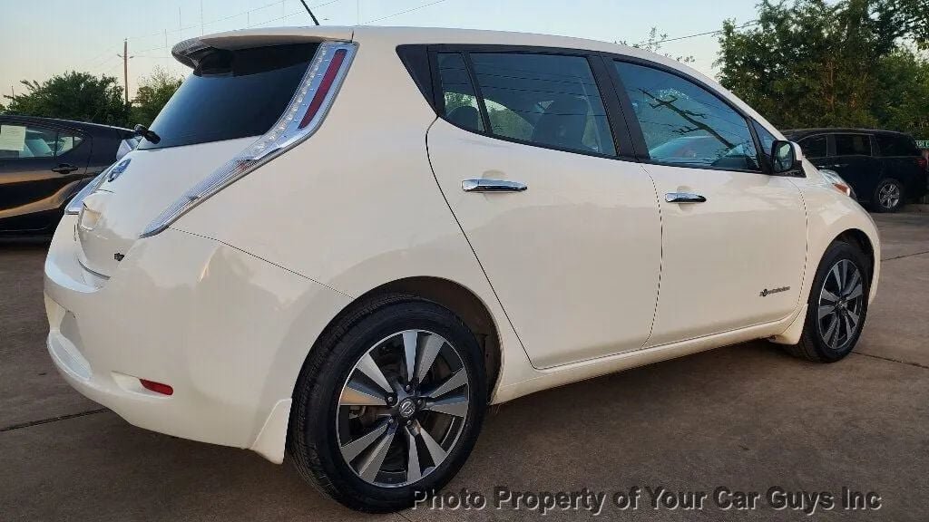 Used 2015 Nissan Leaf SL w/ Premium Package FWD image 10