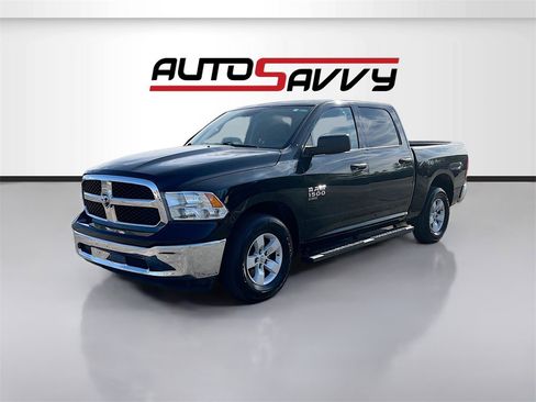 Used 2022 RAM 1500 Classic SLT image 3