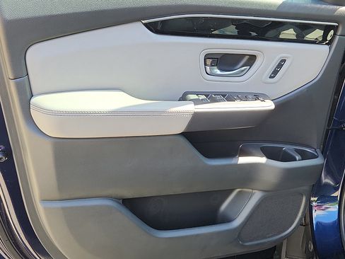 Used 2025 Honda Pilot EX-L image 13