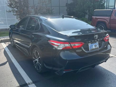 Used 2020 Toyota Camry SE w/ Convenience Package FWD image 7