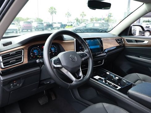 Used 2024 Volkswagen Atlas SE AWD/4WD image 22