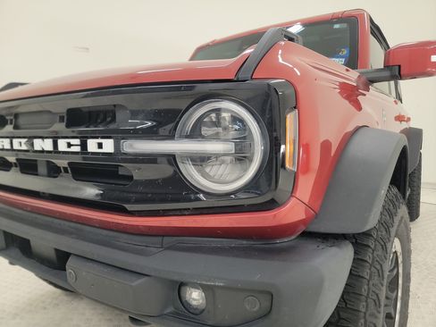 Certified 2022 Ford Bronco Outer Banks w/ Sasquatch Package AWD/4WD image 11