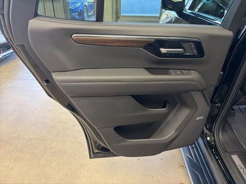 Used 2025 Chevrolet Tahoe High Country AWD/4WD image 32