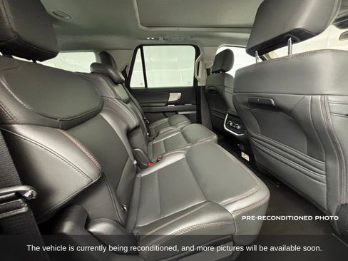 Used 2025 Ford Expedition Max Active AWD/4WD image 6