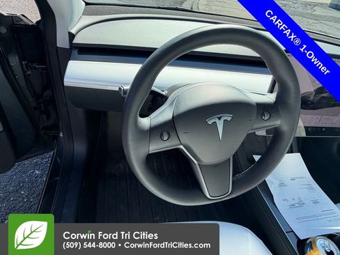Used 2023 Tesla Model 3 Performance image 2