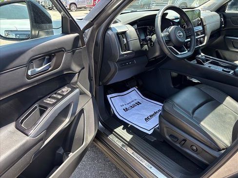 Used 2023 Nissan Pathfinder SL w/ SL Premium Package AWD/4WD image 12