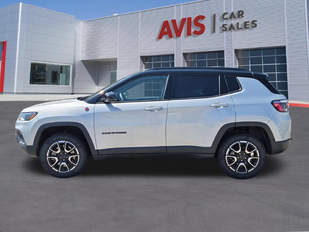Used 2025 Jeep Compass Trailhawk AWD/4WD image 10