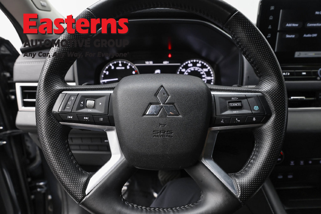 Used 2025 Mitsubishi Outlander SE FWD image 11