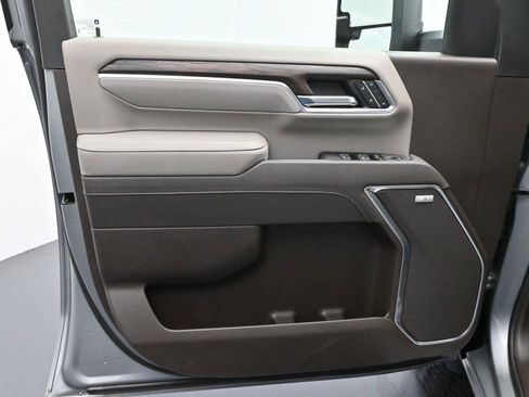 Used 2025 GMC Sierra 2500 SLT w/ SLT Premium Package image 11