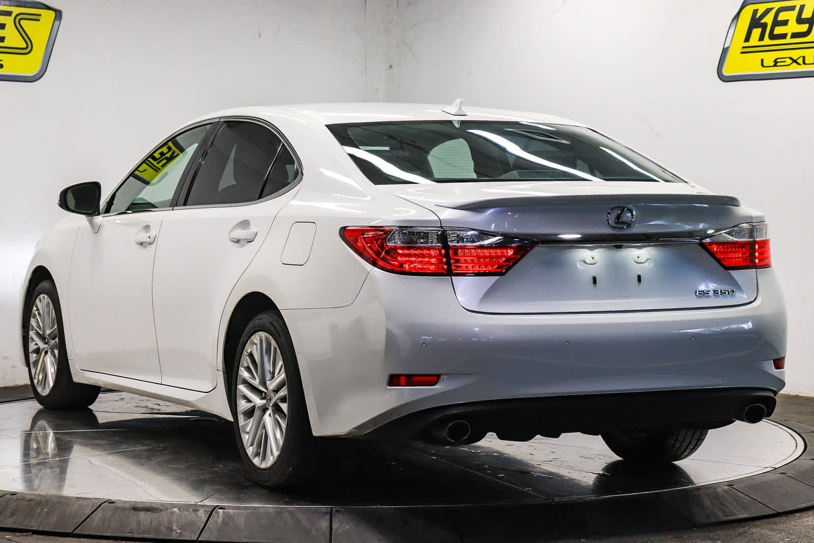 Used 2014 Lexus ES 350 w/ Luxury Package FWD image 8