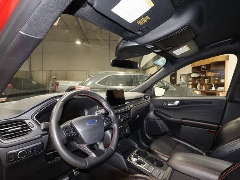 Used 2024 Ford Escape ST-Line image 9