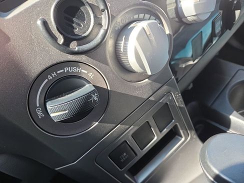 Used 2013 Toyota Tundra 4x4 CrewMax w/ SR5 Pkg image 29