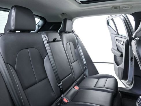 Certified 2025 Volvo XC40 B5 Core image 23