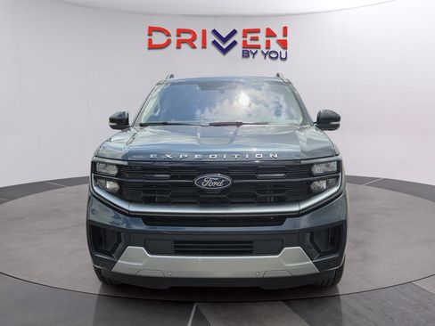 Used 2025 Ford Expedition Platinum w/ Driver's Package AWD/4WD image 8