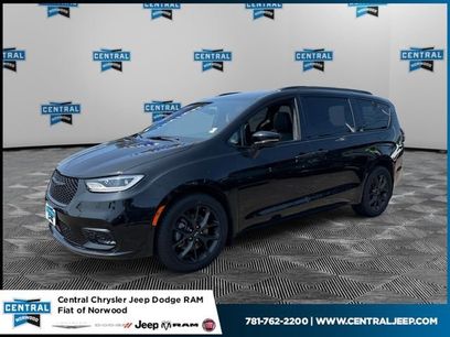 Used 2023 Chrysler Pacifica Limited w/ S Appearance Package