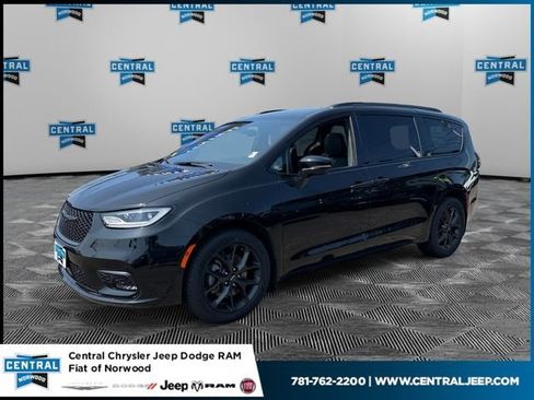 Used 2023 Chrysler Pacifica Limited w/ S Appearance Package AWD/4WD image 1