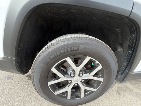 Used 2024 Jeep Grand Cherokee L Limited image 34