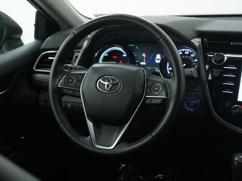 Used 2020 Toyota Camry XLE image 14
