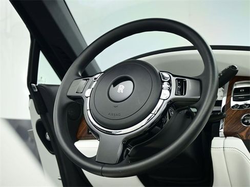 Used 2016 Rolls-Royce Dawn image 15