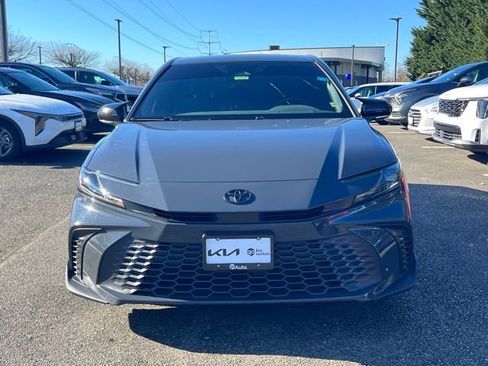 Used 2025 Toyota Camry SE w/ Convenience Package image 5