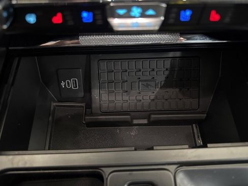 Used 2025 Ford F150 Platinum w/ Equipment Group 702A High image 40