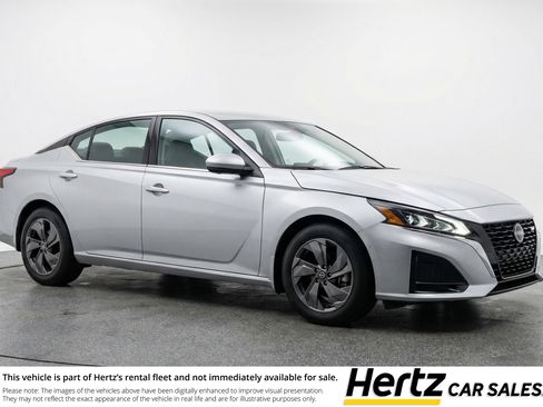 Used 2025 Nissan Altima 2.5 SV image 1