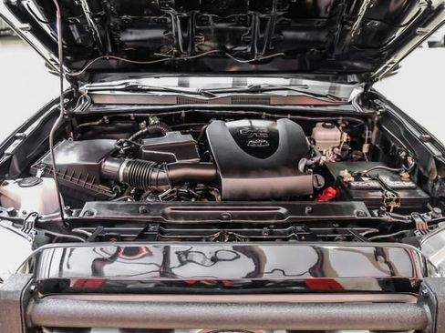 Used 2022 Toyota Tacoma TRD Off-Road image 7