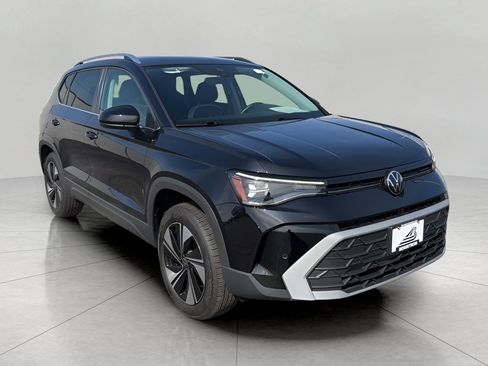 Used 2025 Volkswagen Taos SE AWD/4WD image 1