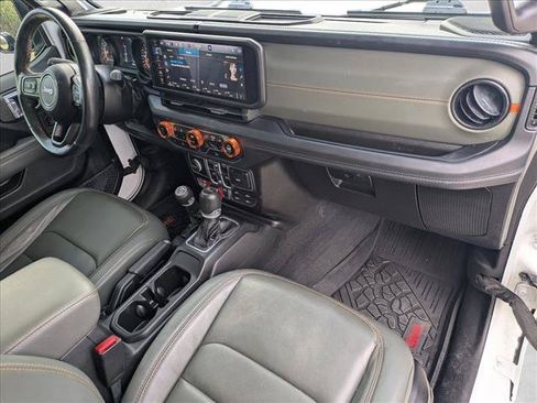 Used 2025 Jeep Gladiator Mojave w/ Convenience Group AWD/4WD image 21