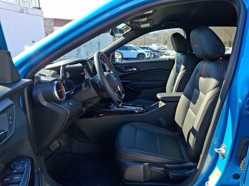 Used 2025 Chevrolet Trax RS w/ Driver Confidence Package image 13