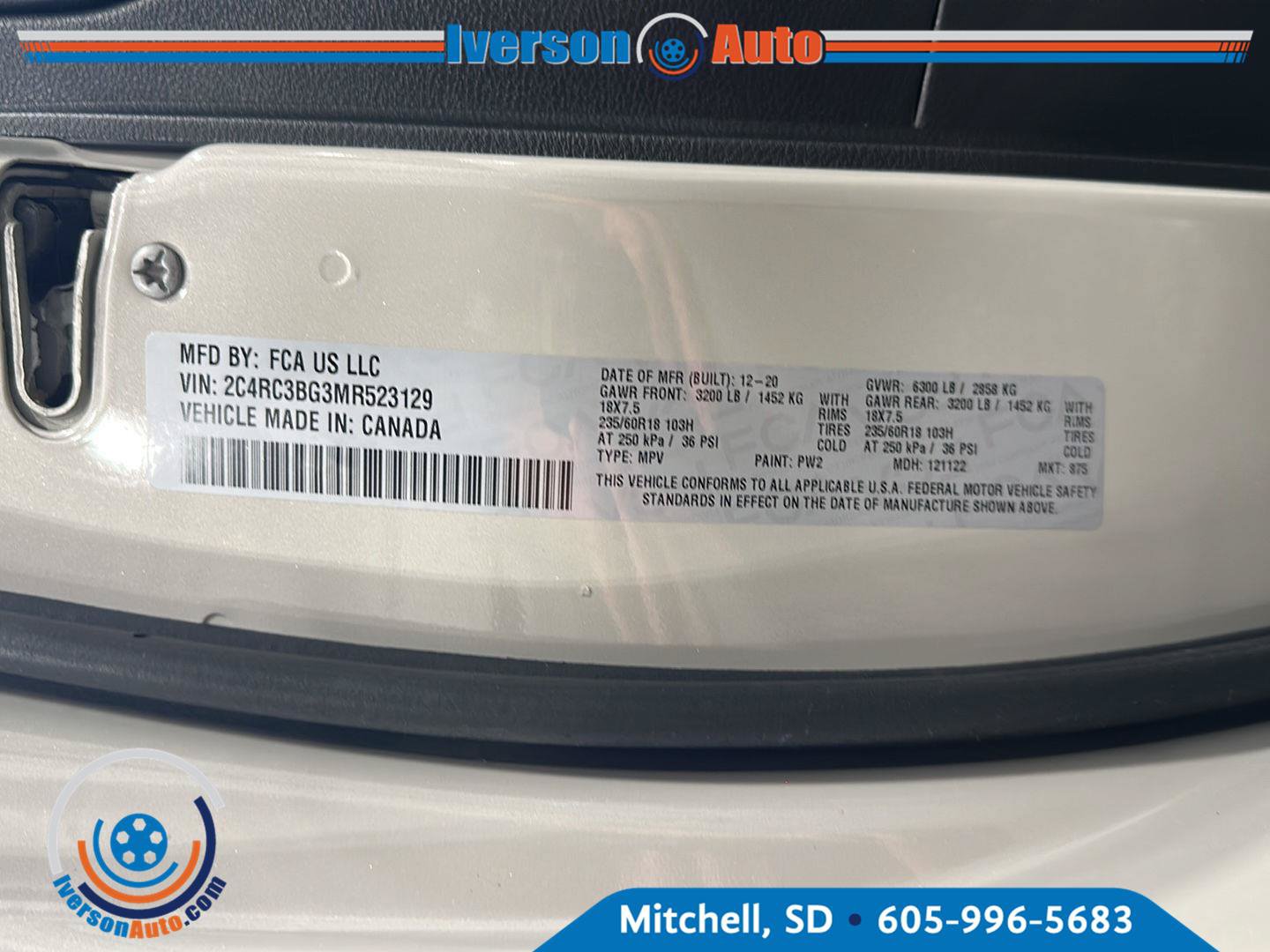 Used 2021 Chrysler Pacifica Touring-L w/ S Appearance Package AWD/4WD image 12