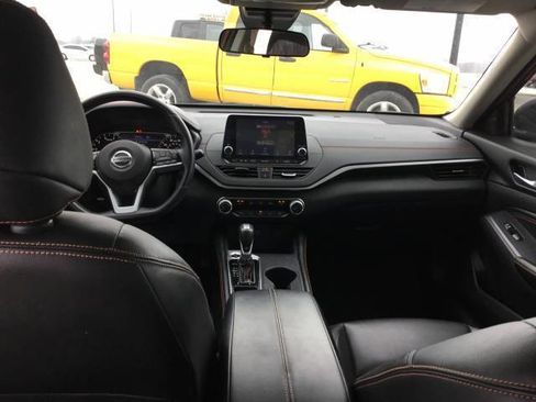 Used 2021 Nissan Altima 2.5 SR w/ SR Premium Package image 12