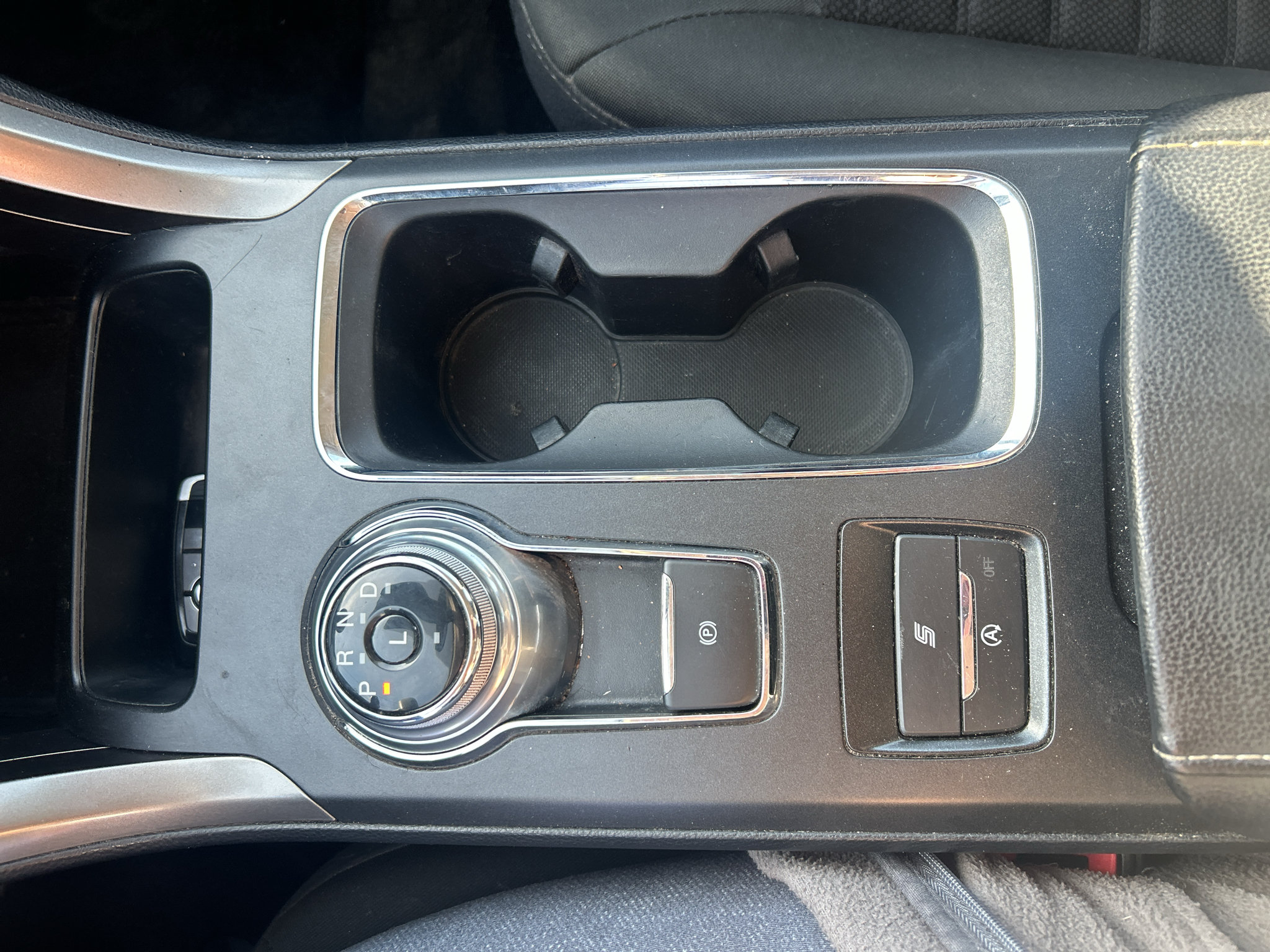 Used 2020 Ford Fusion SE FWD image 17